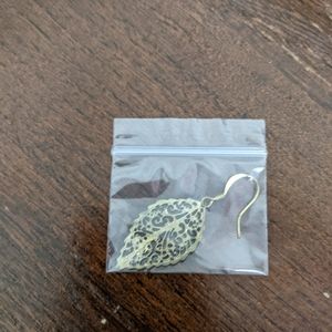 Single gold leaf earring